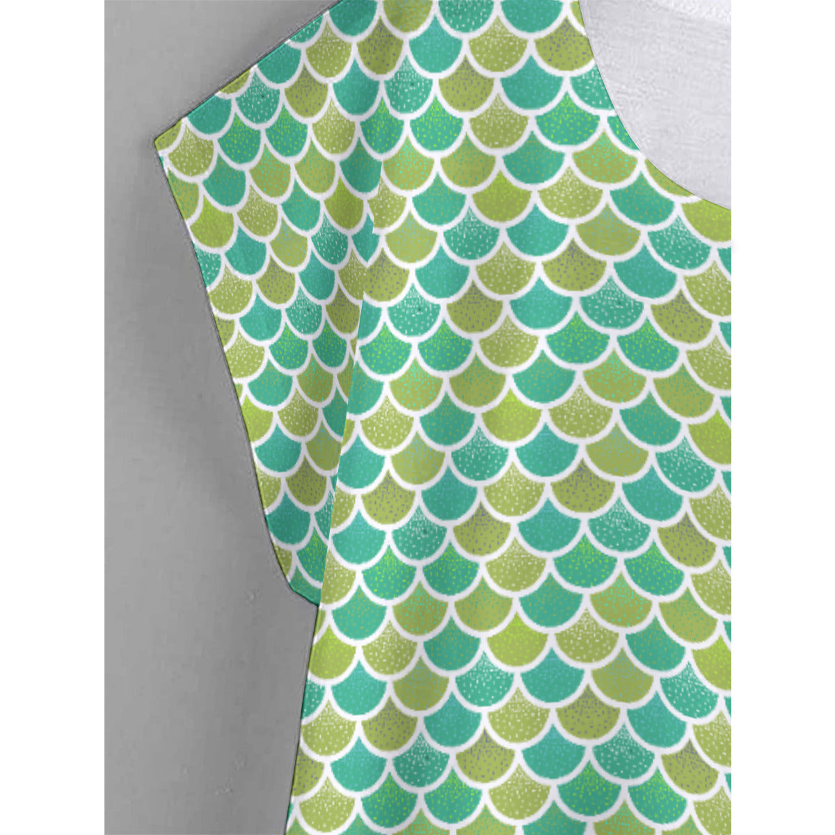 Mermaid Scales Plus Size Women's Curved Hem T-shirt