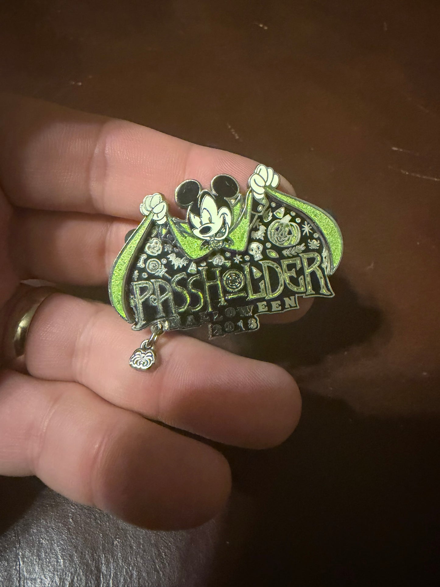 WDW Passholder Exclusive Happy Halloween 2018 Vampire Mickey LE Disney Pin Rare Used