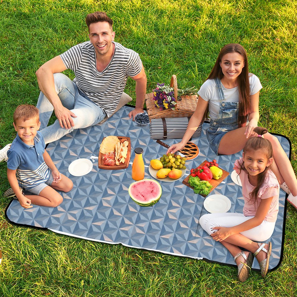 World Traveler Zipper Picnic Mat